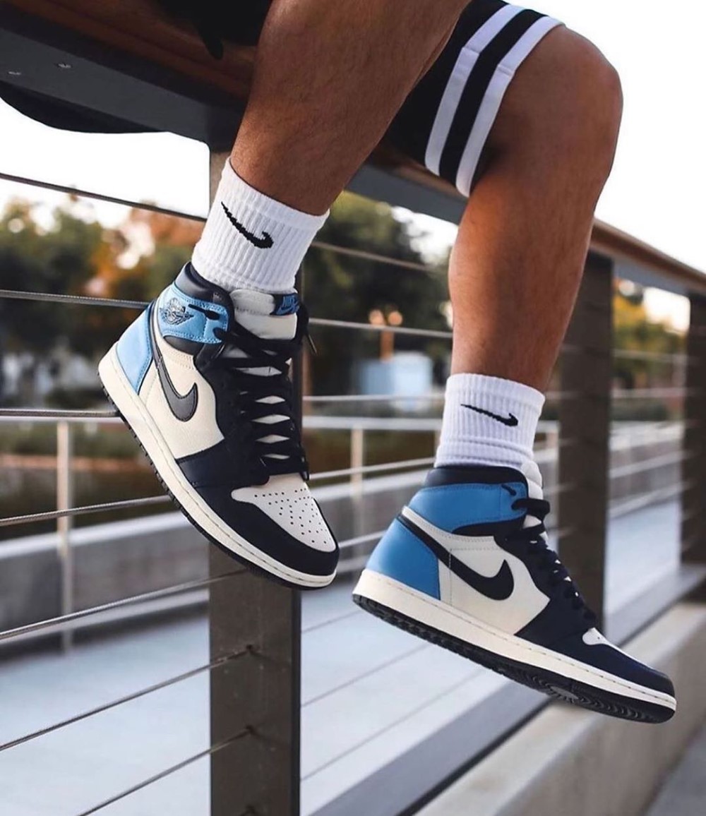 AIR JORDAN 1 RETRO HIGH UNC OBSIDIAN