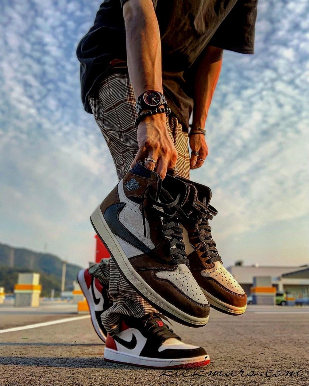 AIR JORDAN 1 RETRO HIGH X TRAVIS SCOTT OG MOCHA